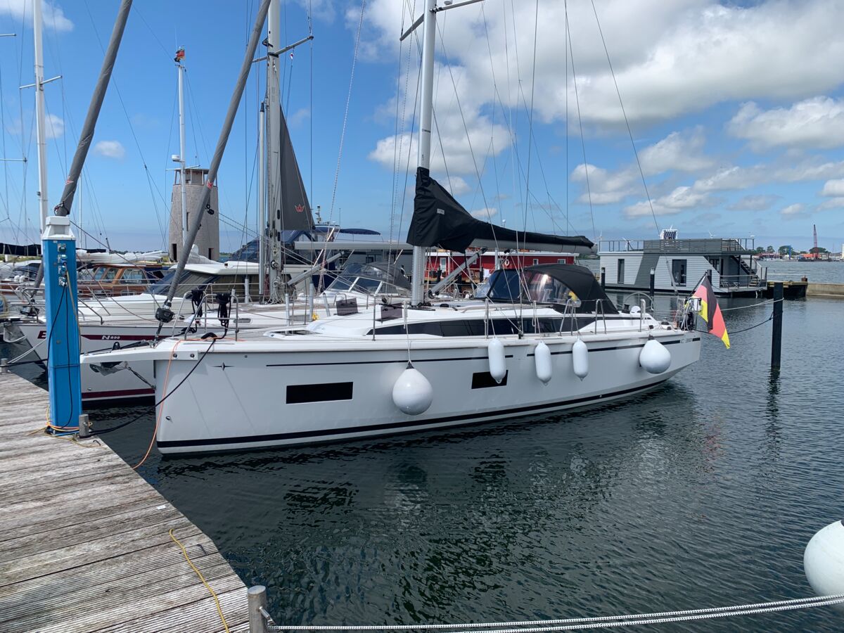 Sailing Yacht Bavaria Cruiser 38 Sailing World Yachtbrokers Heiligenhafen 3
