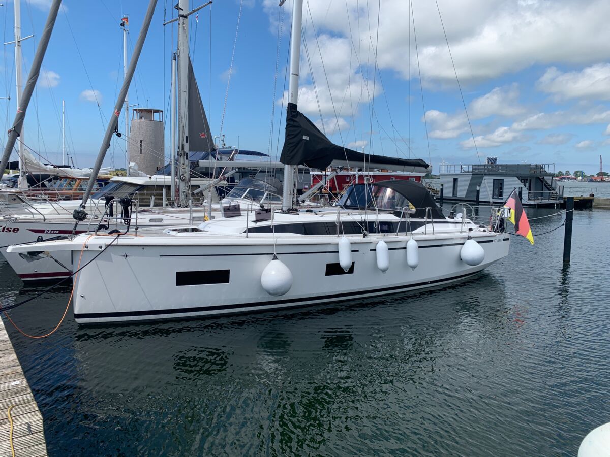 Sailing Yacht Bavaria Cruiser 38 Sailing World Yachtbrokers Heiligenhafen 38