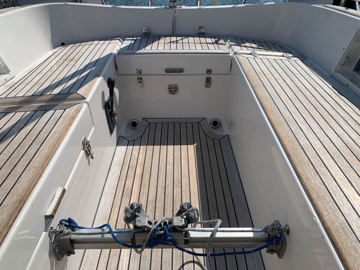 Sailing Yacht Hallberg-Rassy 34 Sailing World Yachtmakler Heiligenhafen 47