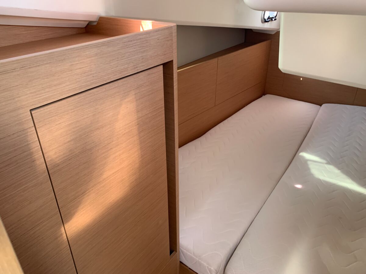 Sailing Yacht Jeanneau Sun Odyssey 410 Sailing World Yachtbrokers 41