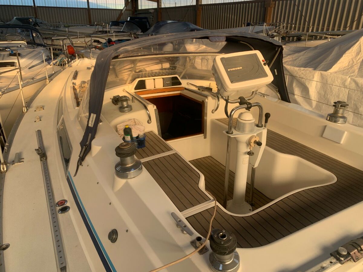 Sailing Yacht Moody 37 Sailing World Yachtbrokers 1