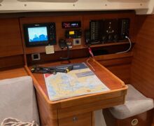 Sailing Yacht Salon 34 Sailing World Yachtbrokers 31