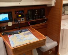Sailing Yacht Salon 34 Sailing World Yachtbrokers 32