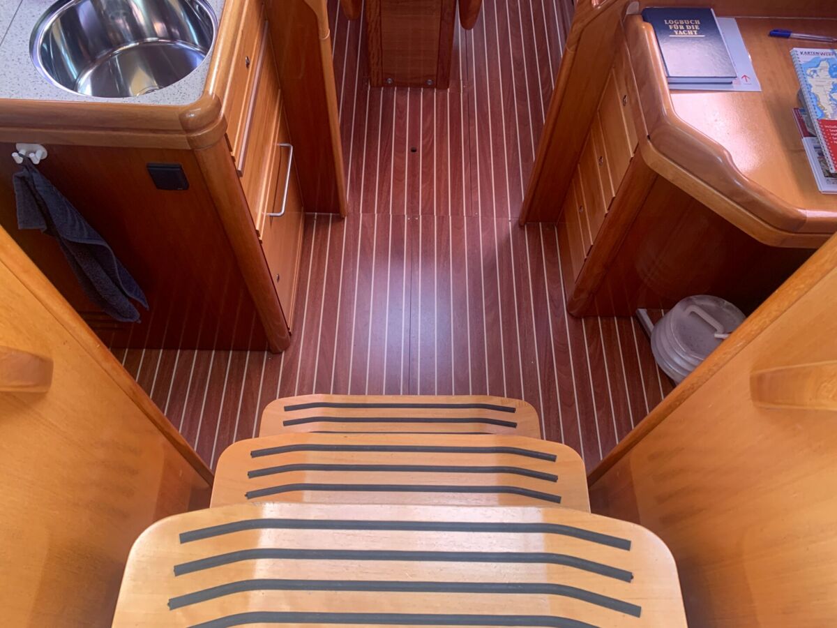 Segelyacht Bavaria 31 Cruiser Sailing World Yachtbrokers Heiligenhafen 10