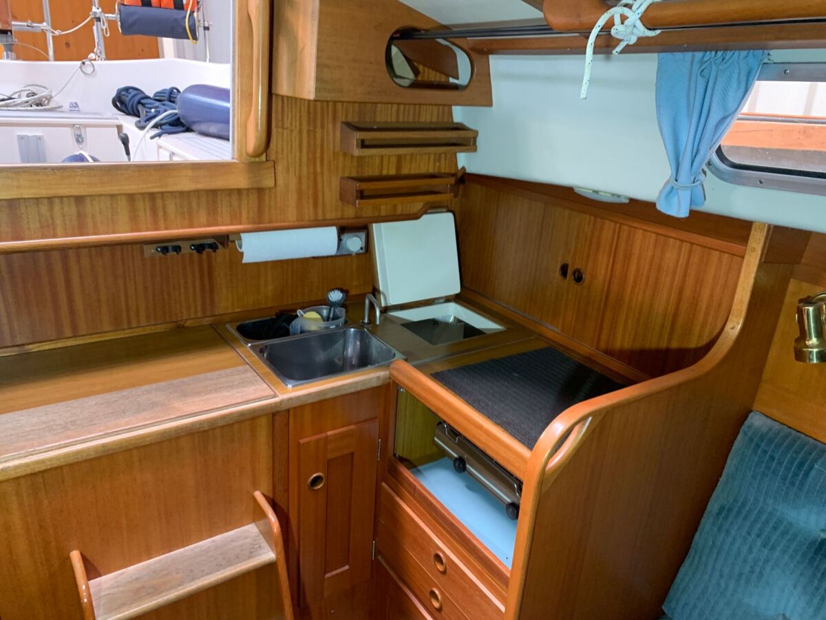 Segelyacht Hallberg-Rassy 29 Sailing World Yachtbrokers 34