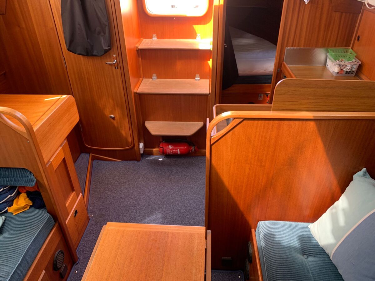Segelyacht Hallberg-Rassy 34 Sailing World Yachtbrokers 36