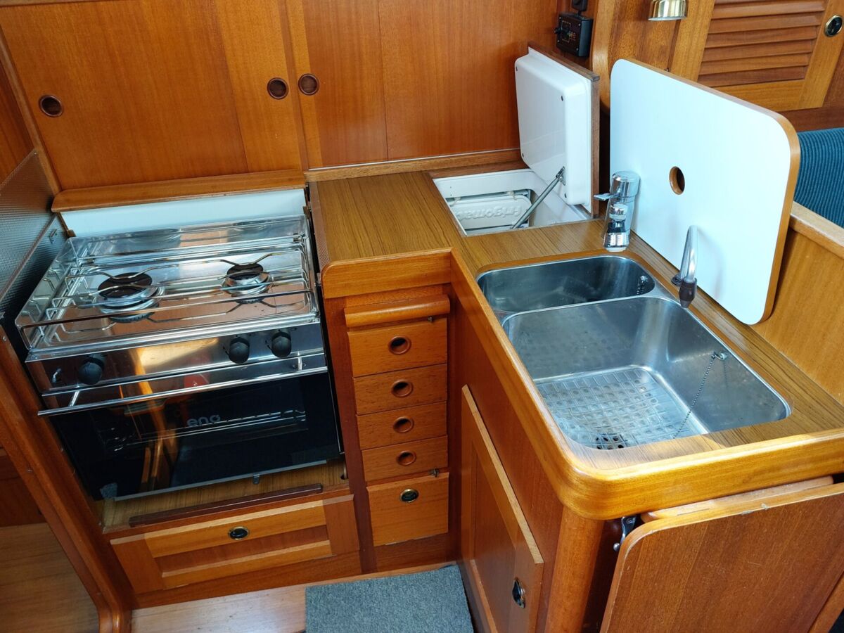 Segelyacht Hallberg-Rassy 34 Sailing World Yachtbrokers 6