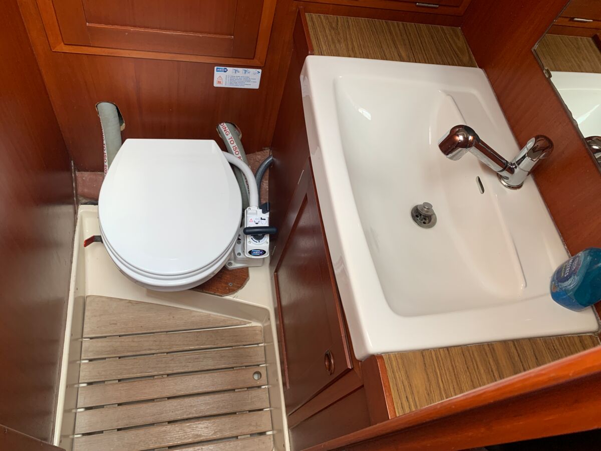 Segelyacht Hallberg-Rassy 352 Scandinavia by Sailing World Yachtbrokers Heiligenahafen 20