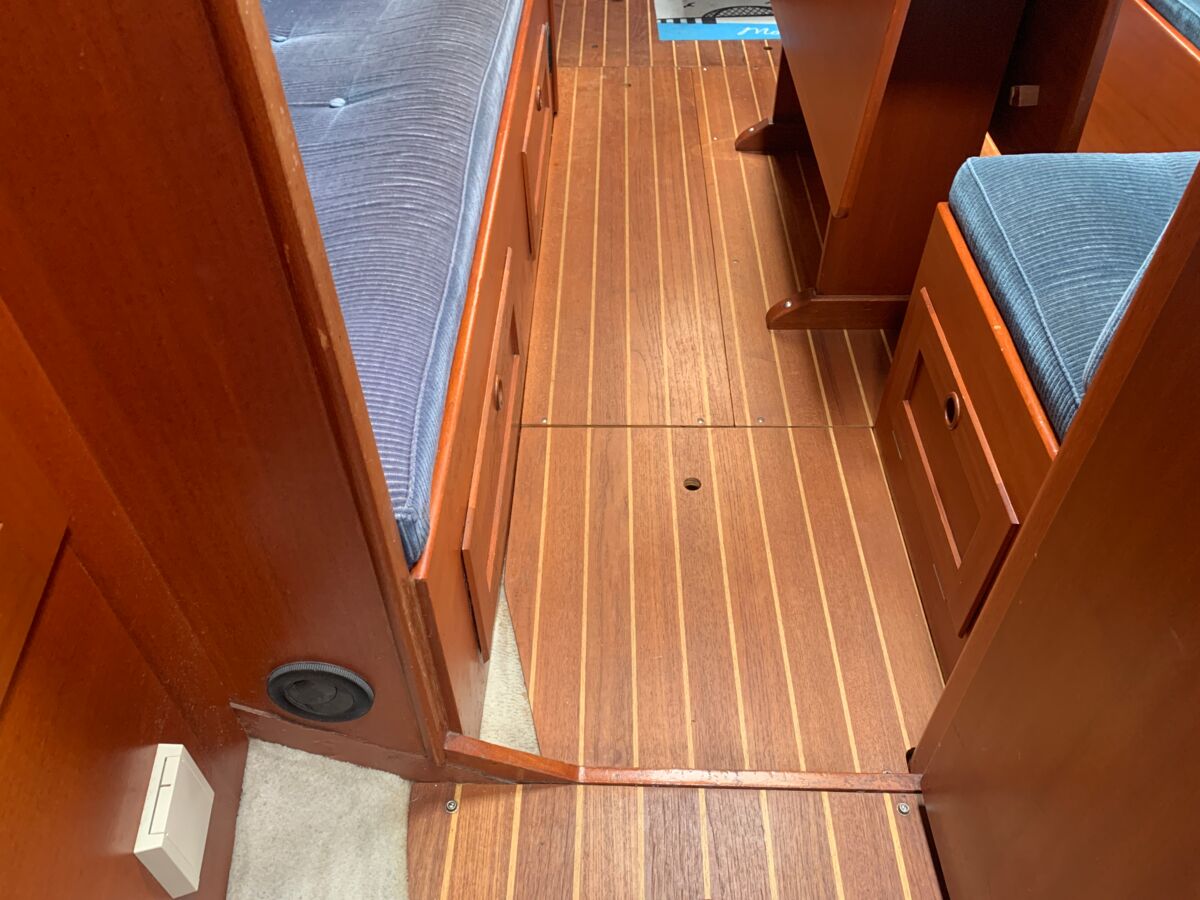 Segelyacht Hallberg-Rassy 352 Scandinavia by Sailing World Yachtbrokers Heiligenahafen 21