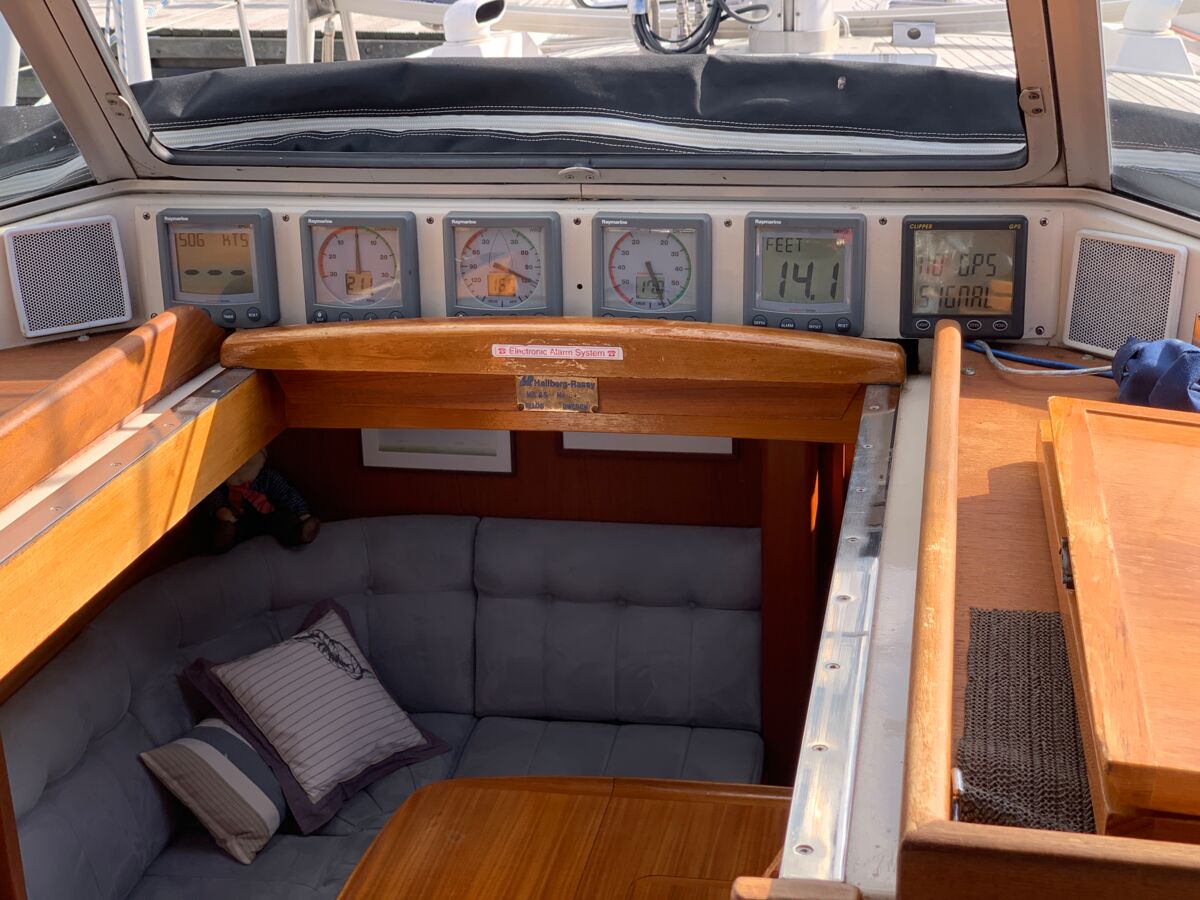 Segelyacht Hallberg-Rassy 45 Sailing World Yachtmakler Heiligenhafen 40