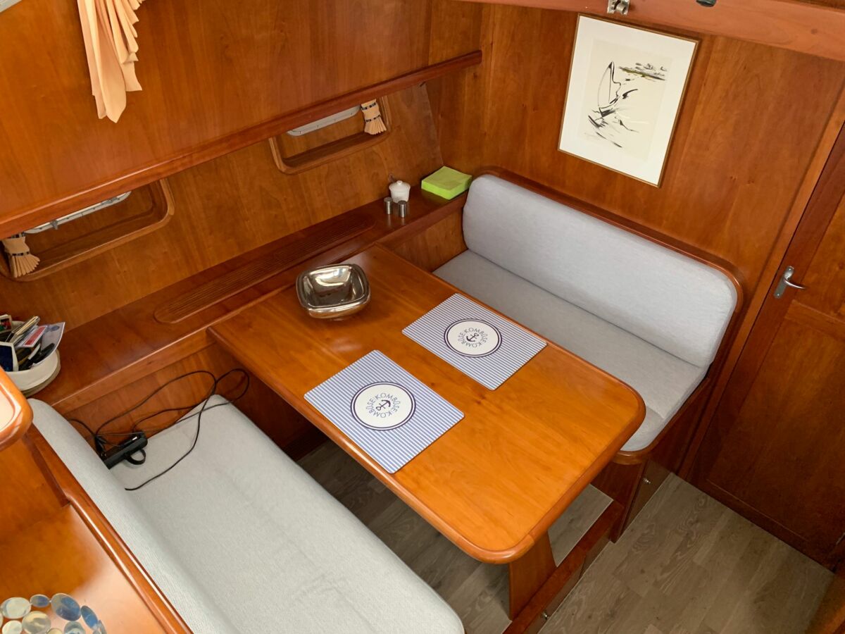 Vacance-1300-motoryacht-sailing-world-yachtbrokers-8