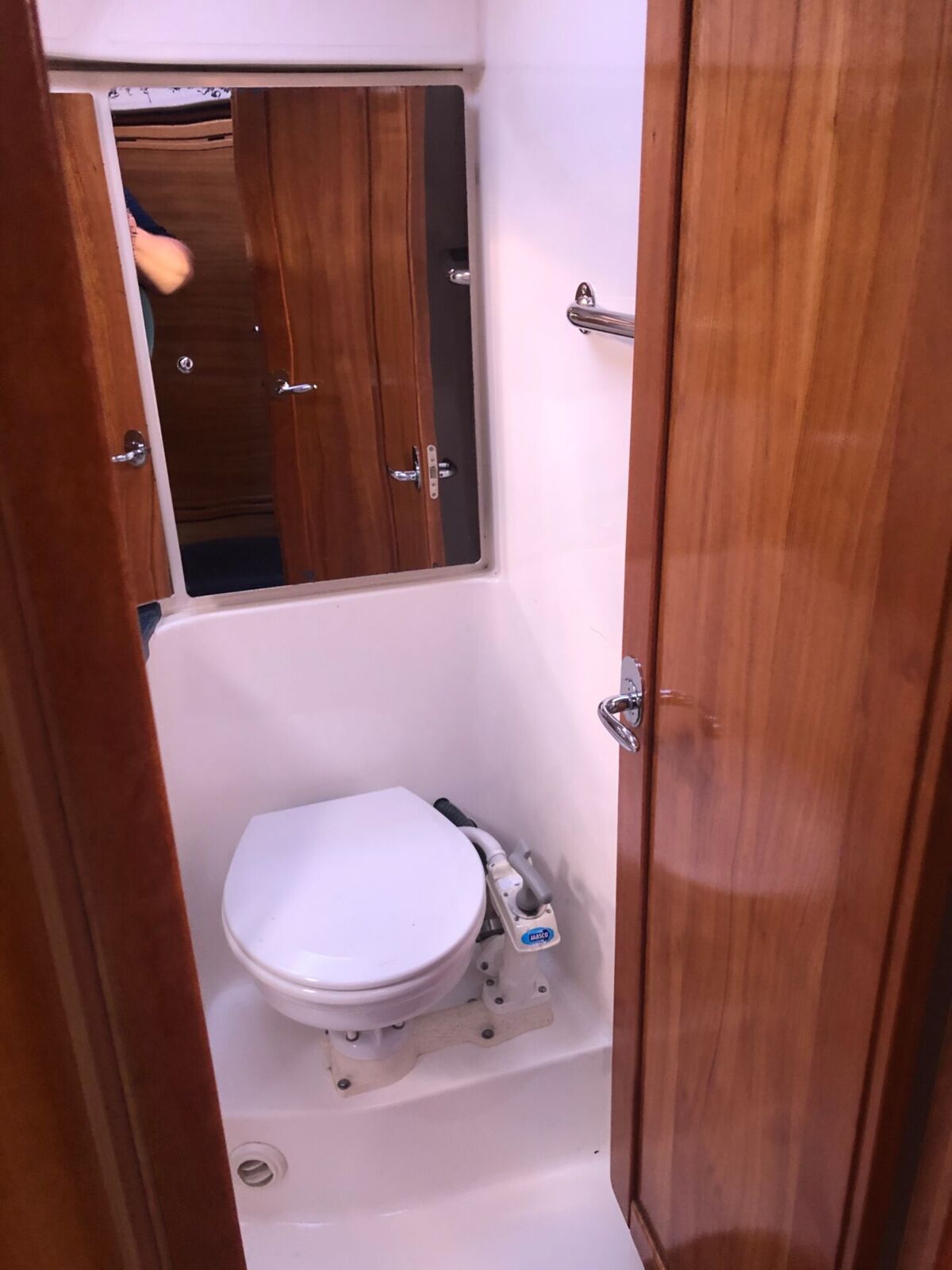 Bavaria 42-Cruiser-Gebrauchtyacht-Sailing-World-Yachtbrokers-22