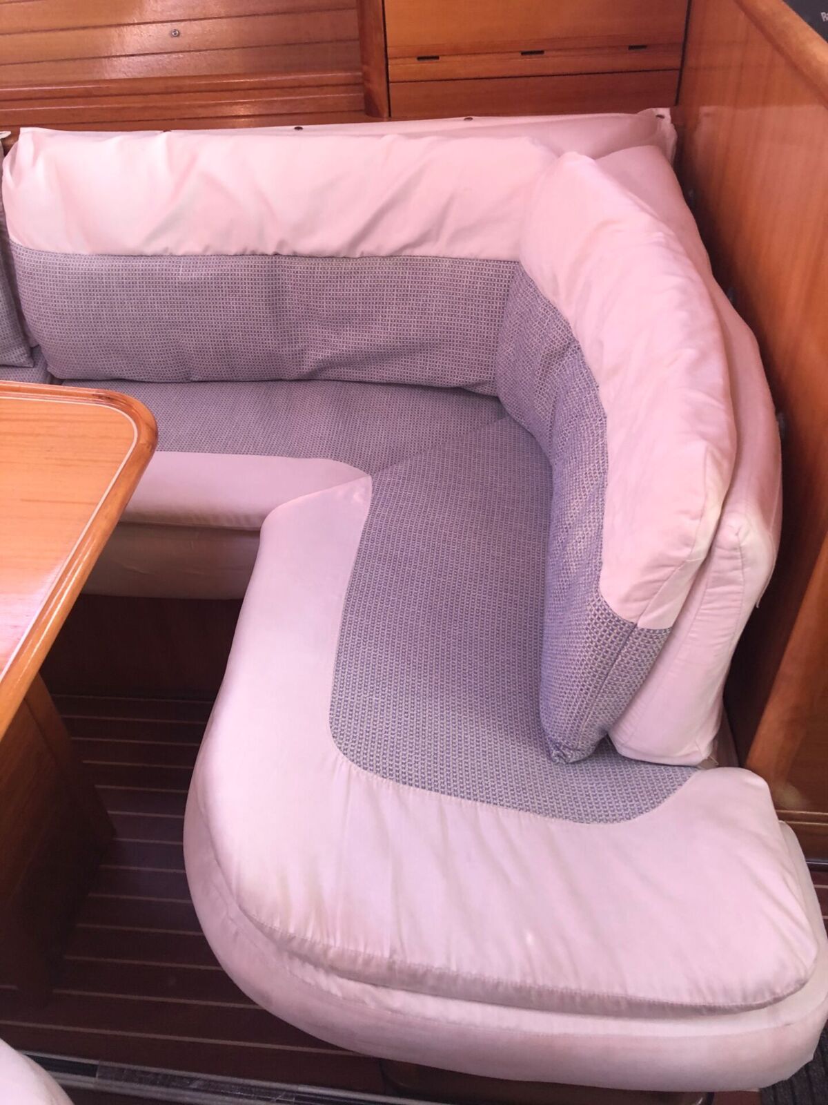 Bavaria 42-Cruiser-Gebrauchtyacht-Sailing-World-Yachtbrokers-7