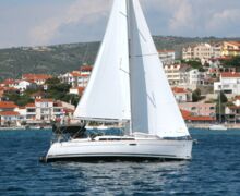 Beneteau Oceanis 34 Sailing World Yachtmakler 3