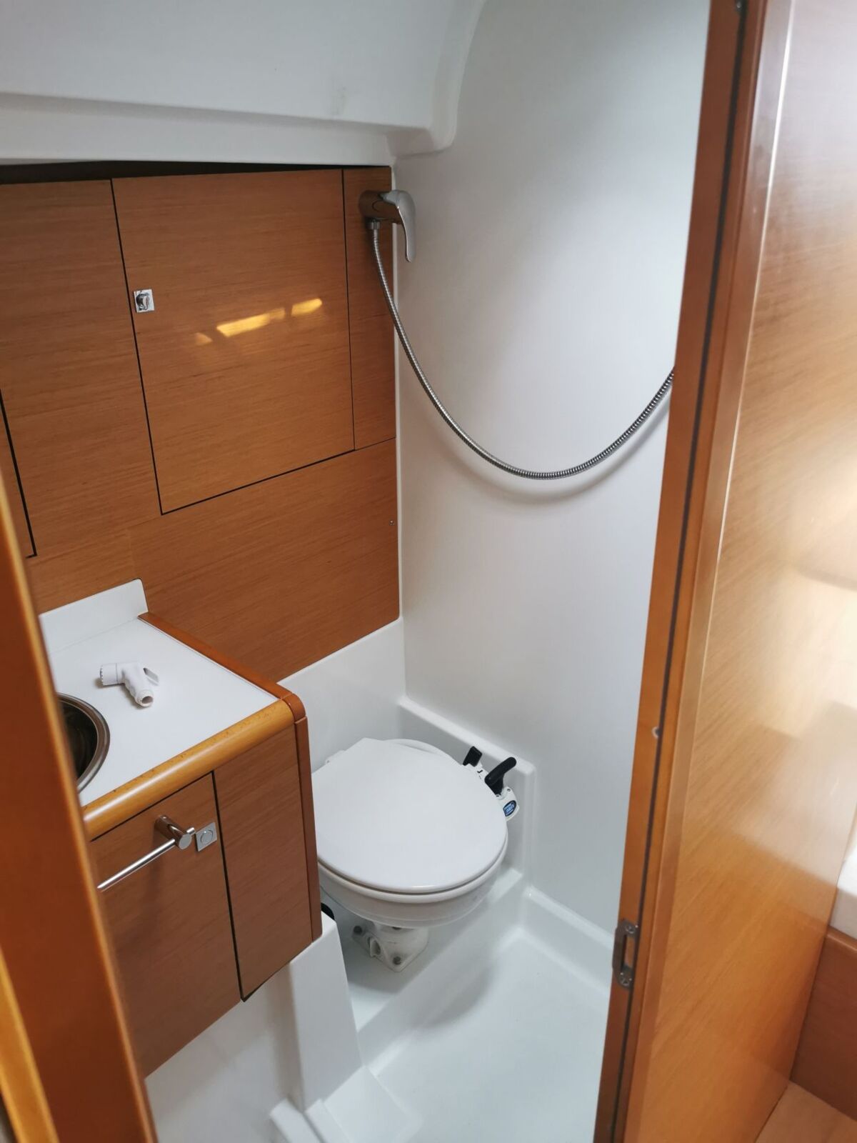 Jeanneau Sun Odyssey 449 Sailing World 16