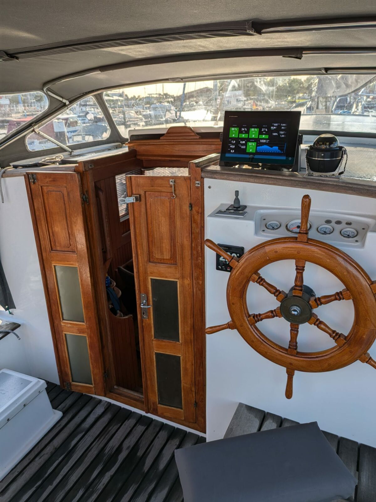 Motorsailer Island Trader 40 Sailing World Yachtbrokers Heiligenhafen 9