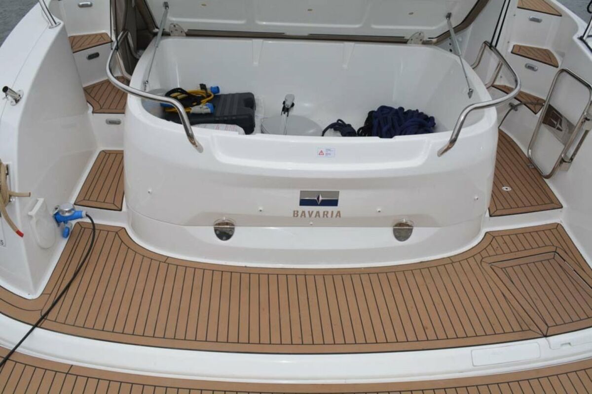 Motoryacht Bavaria Sport 35 Sailing World Yachtmakler Heiligenhafen 6