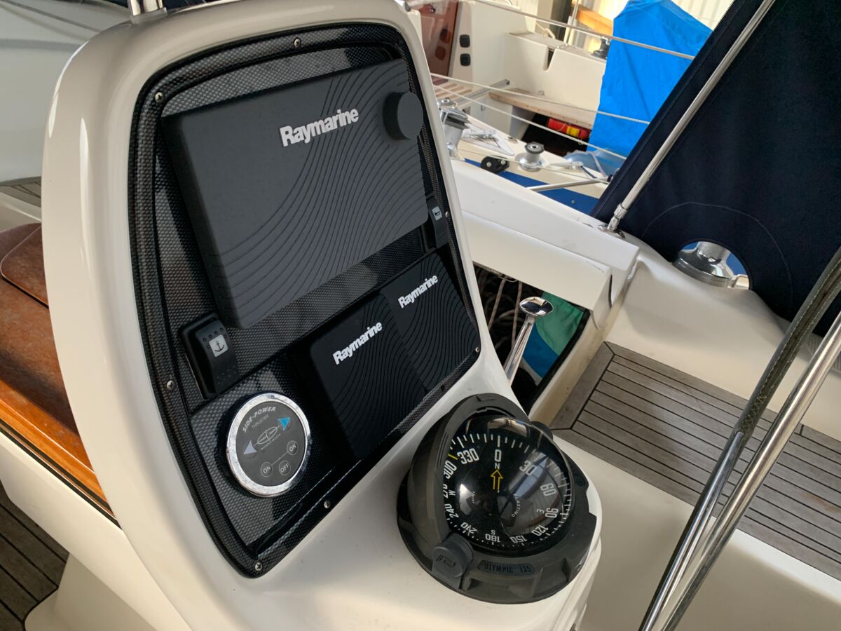 Sailing Yacht Bavaria 34 Cruiser Sailing World Yachtbrokers Heiligenhafen 46