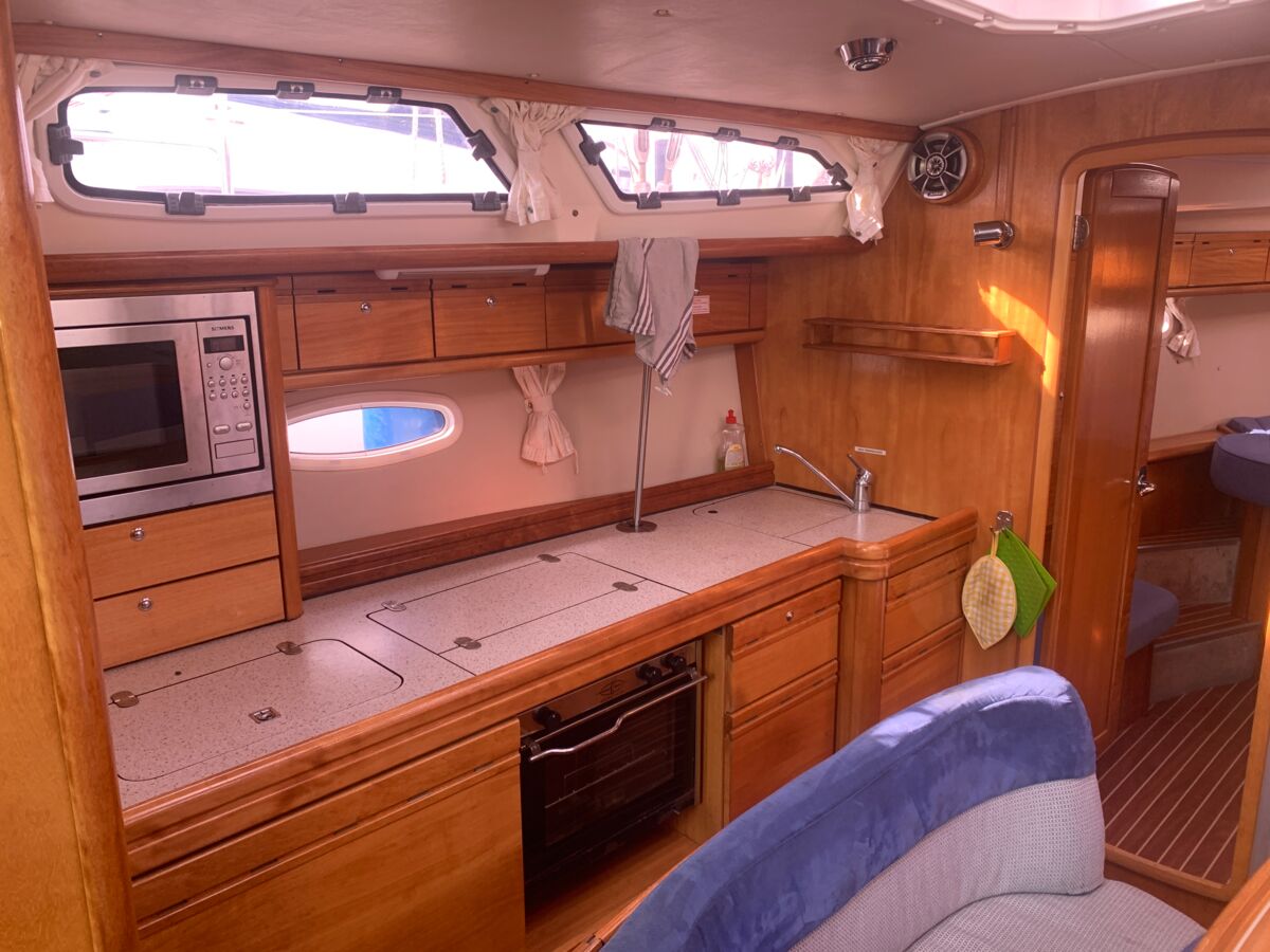 Sailing Yacht Bavaria 40 Cruiser Sailing World Yachtmakler Heiligenhafen 6