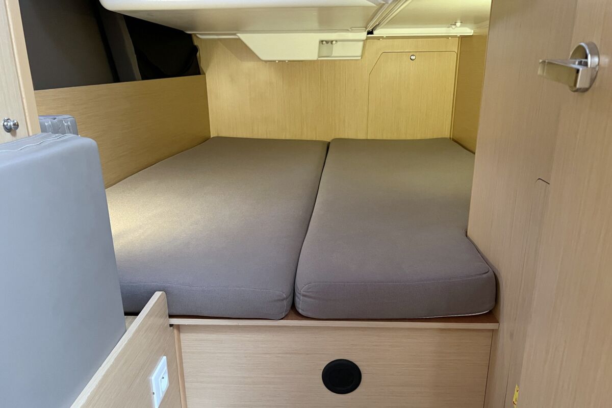 Sailing Yacht Beneteau Oceanis 38 - 10