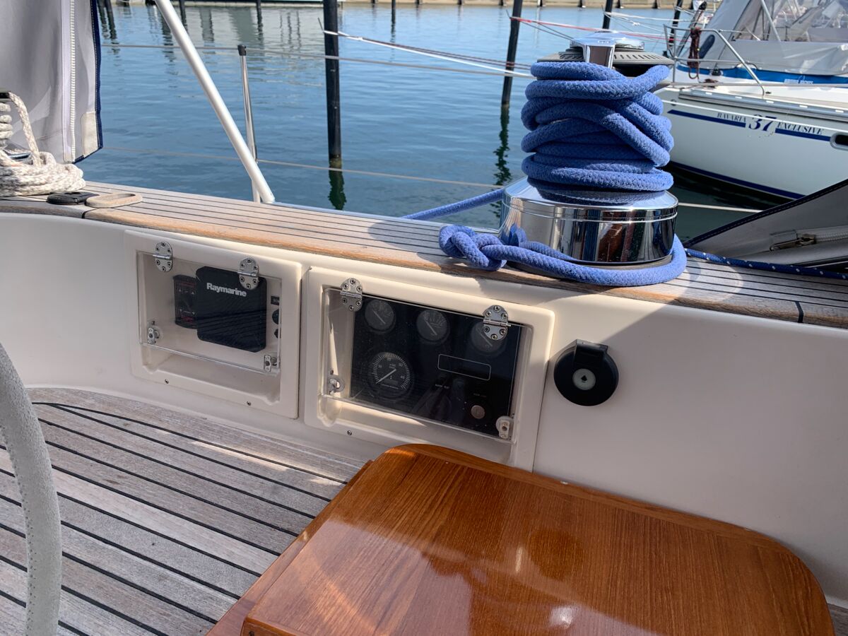 Sailing Yacht Hallberg-Rassy 42 F Sailing World Yachtbrokers Heiligenhafen 21 (2)