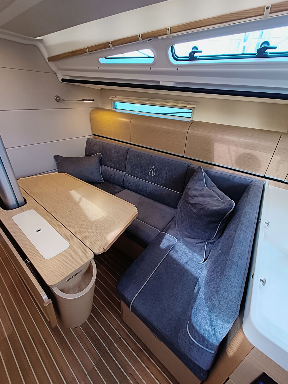 Segelyacht Dehler 38 SQ Sailingworld Yachtmakler 22