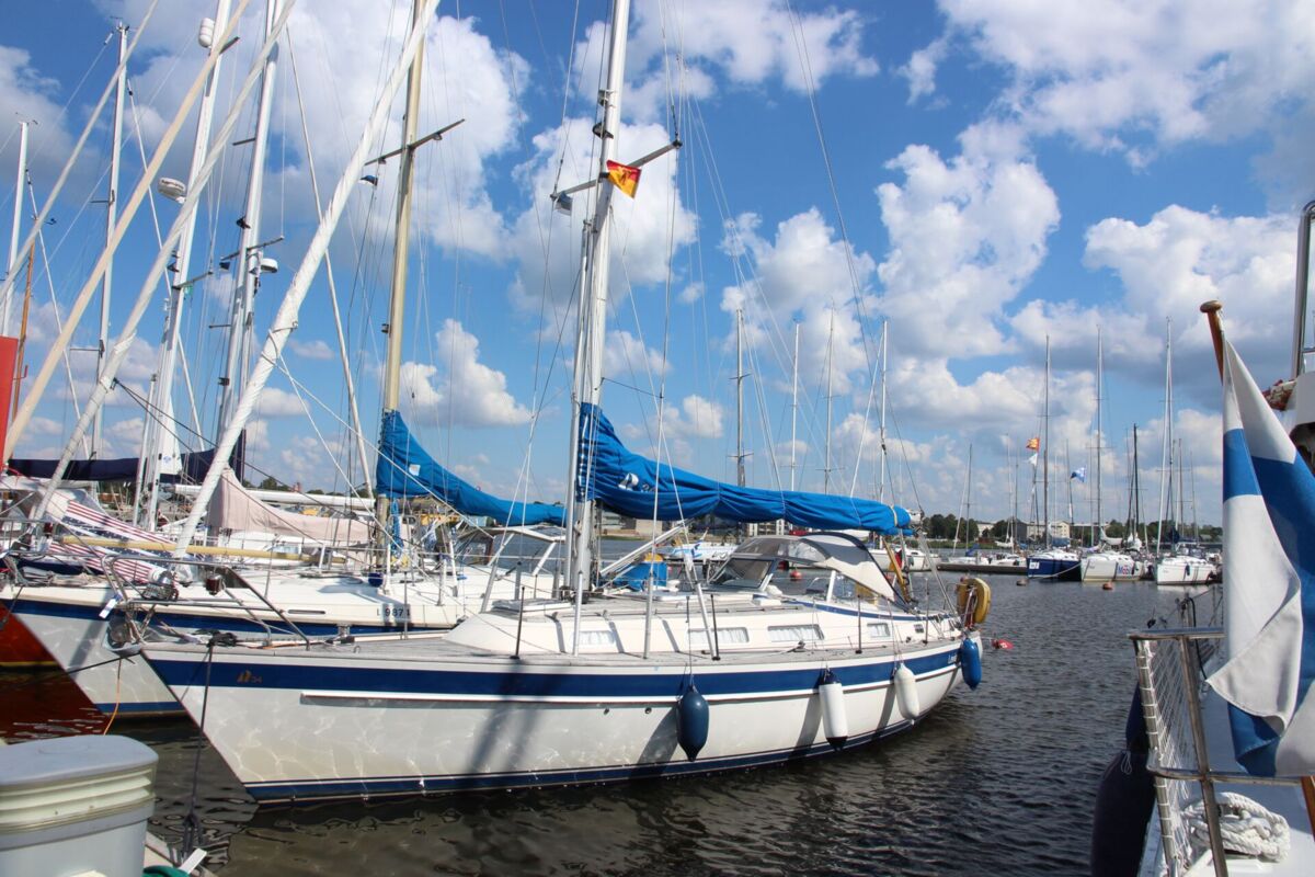 Segelyacht Hallberg-Rassy 34 Sailing World Yachtbrokers Heiligenhafen 2