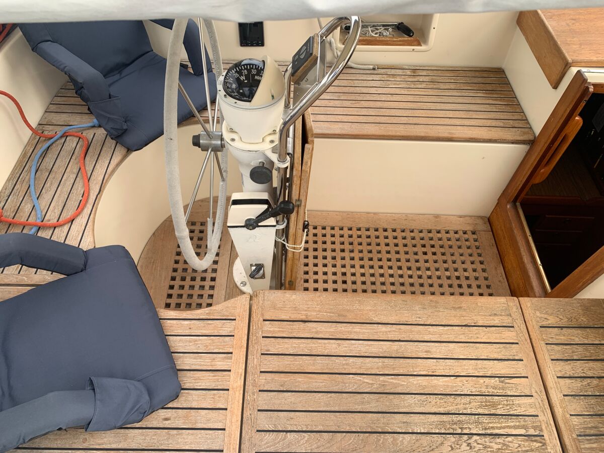 Segelyacht Hallberg-Rassy 352 Scandinavia by Sailing World Yachtbrokers Heiligenahafen 36