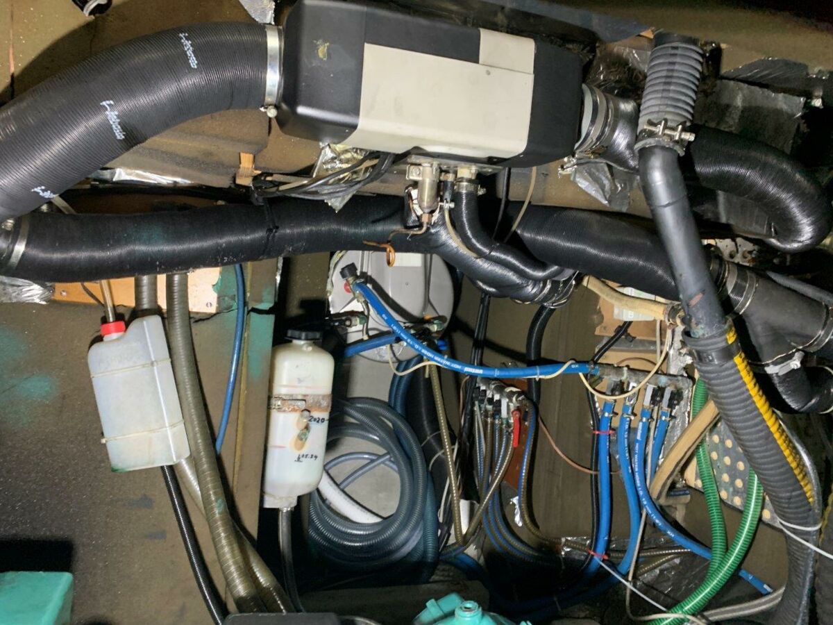 Segelyacht Hallberg-Rassy 45 Sailing World Yachtmakler   (53)