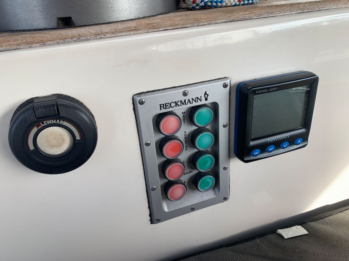 Segelyacht Hallberg-Rassy 45 Sailing World Yachtmakler Heiligenhafen 38
