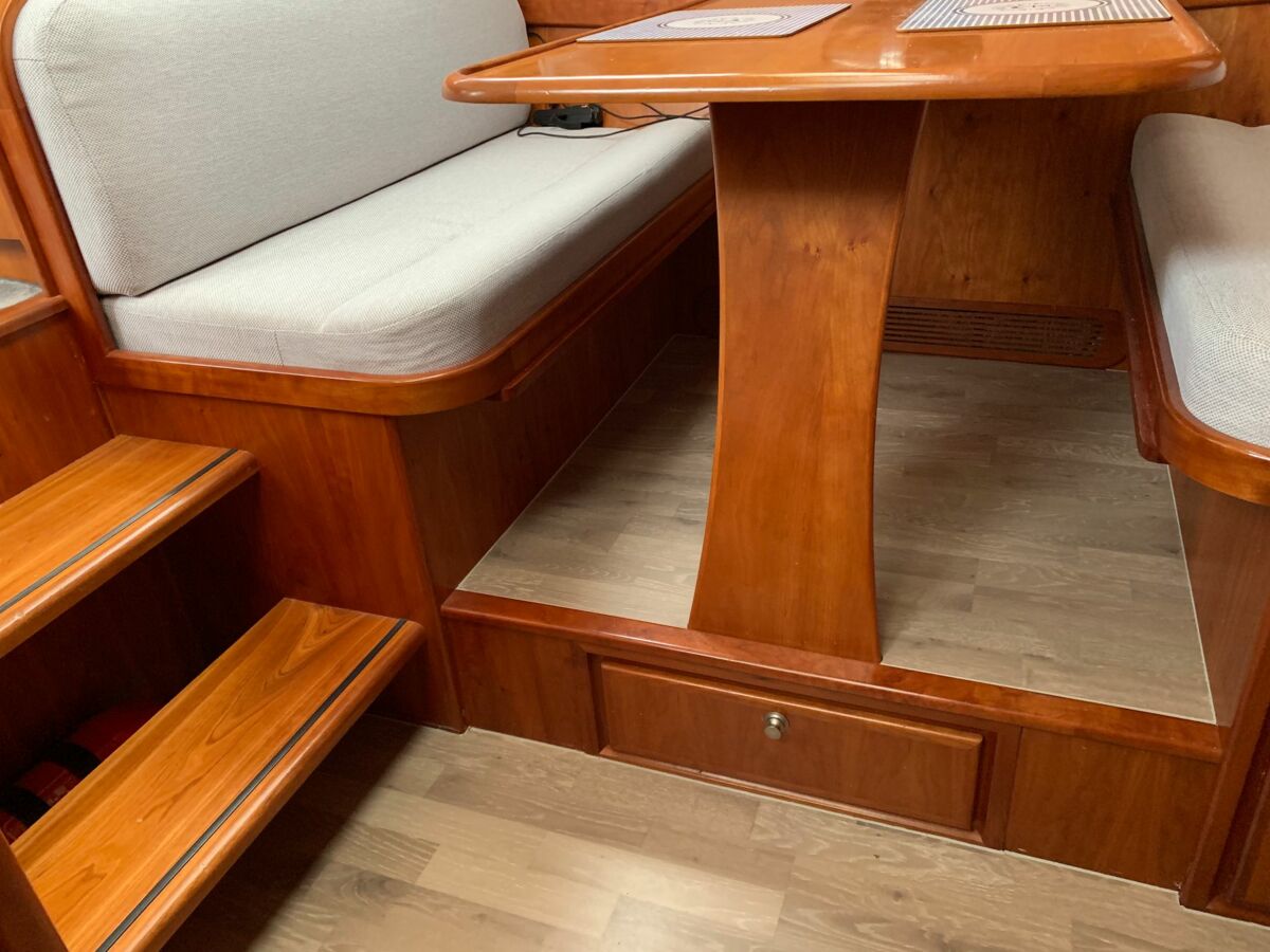 Vacance-1300-motoryacht-sailing-world-yachtbrokers-12 (1)
