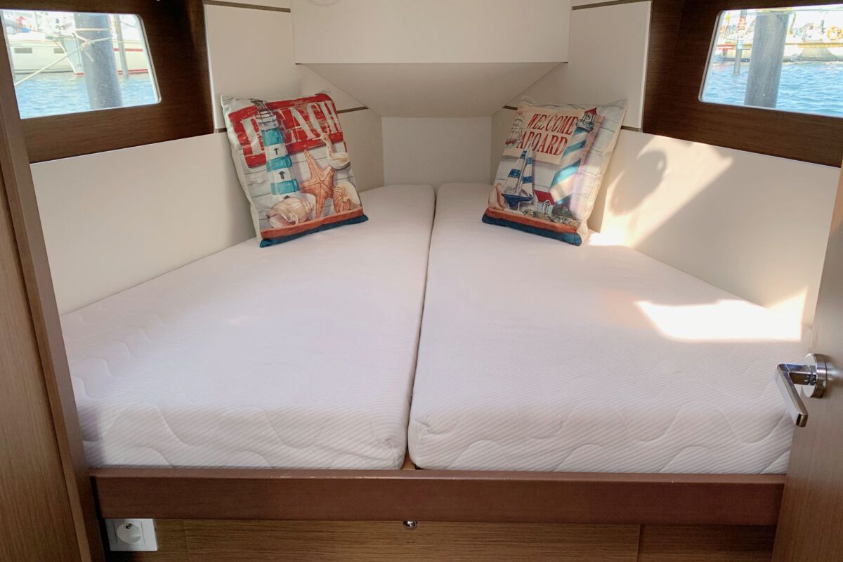 Beneteau Oceanis 35.1 Sailing World Yachtmakler 9