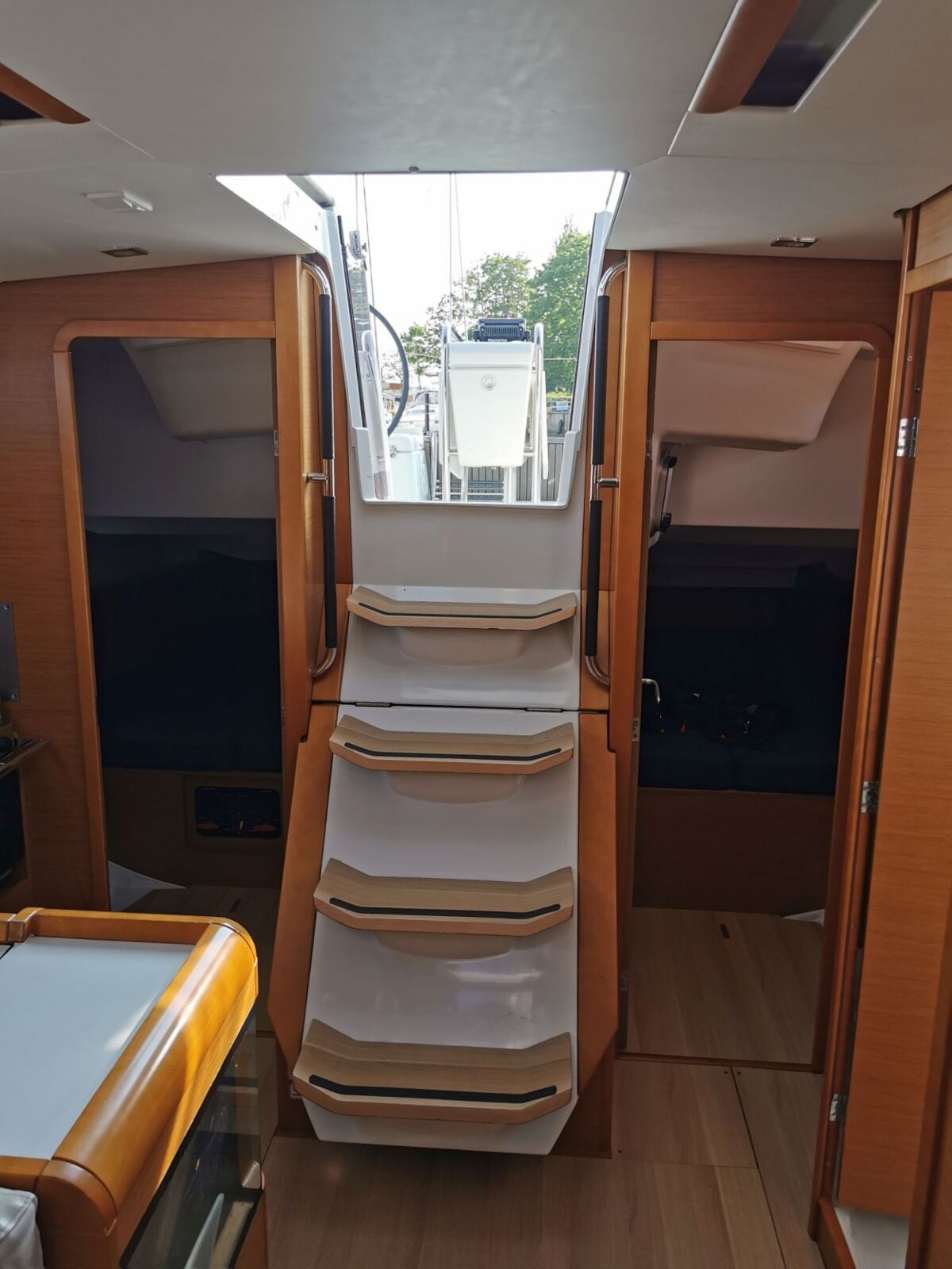 Jeanneau Sun Odyssey 449 Sailing World 18