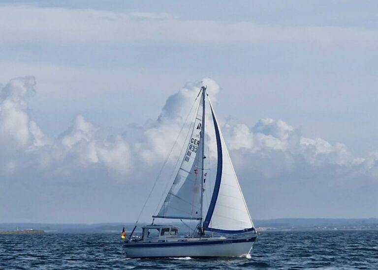 Motorsegler Hallberg-Rassy 94 Sailing World Yachtmakler 92