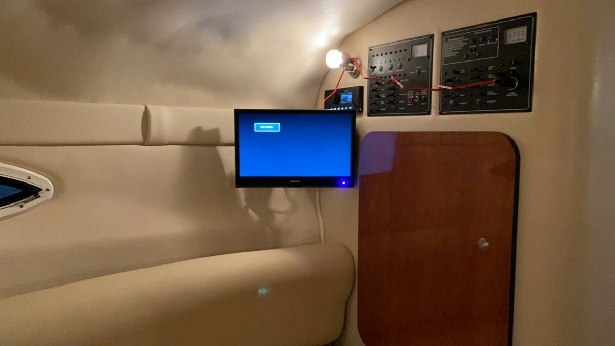 Motoryacht Monterey 270 Cruiser Sailing World Yachtmakler 8