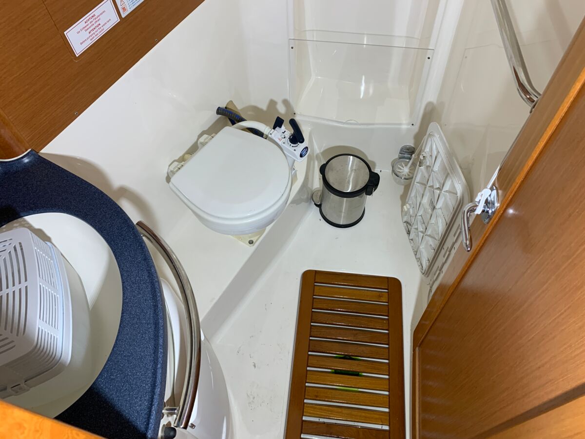 Sailing Yacht Bavaria 34 Cruiser Sailing World Yachtbrokers Heiligenhafen 68