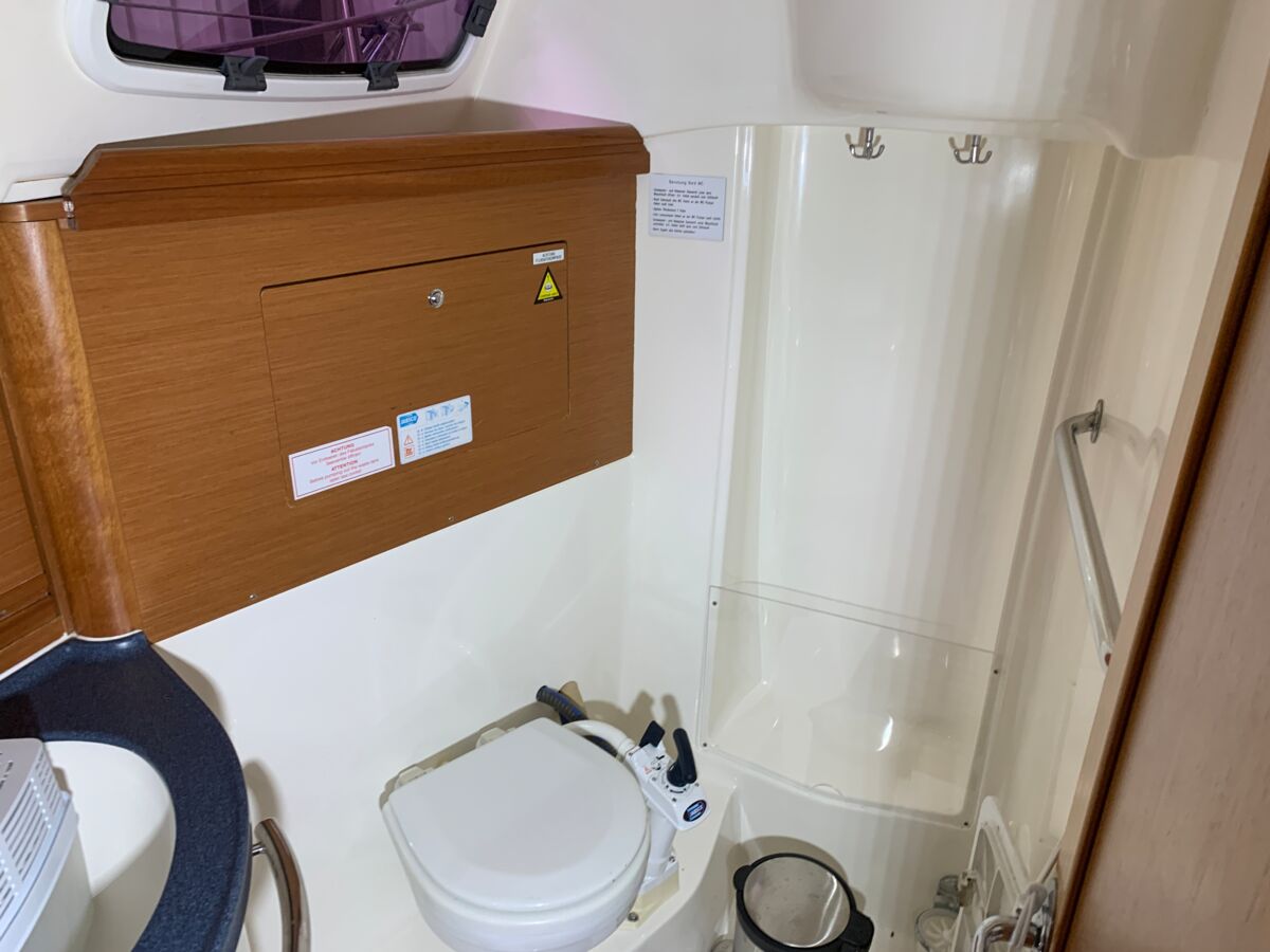 Sailing Yacht Bavaria 34 Cruiser Sailing World Yachtbrokers Heiligenhafen 69