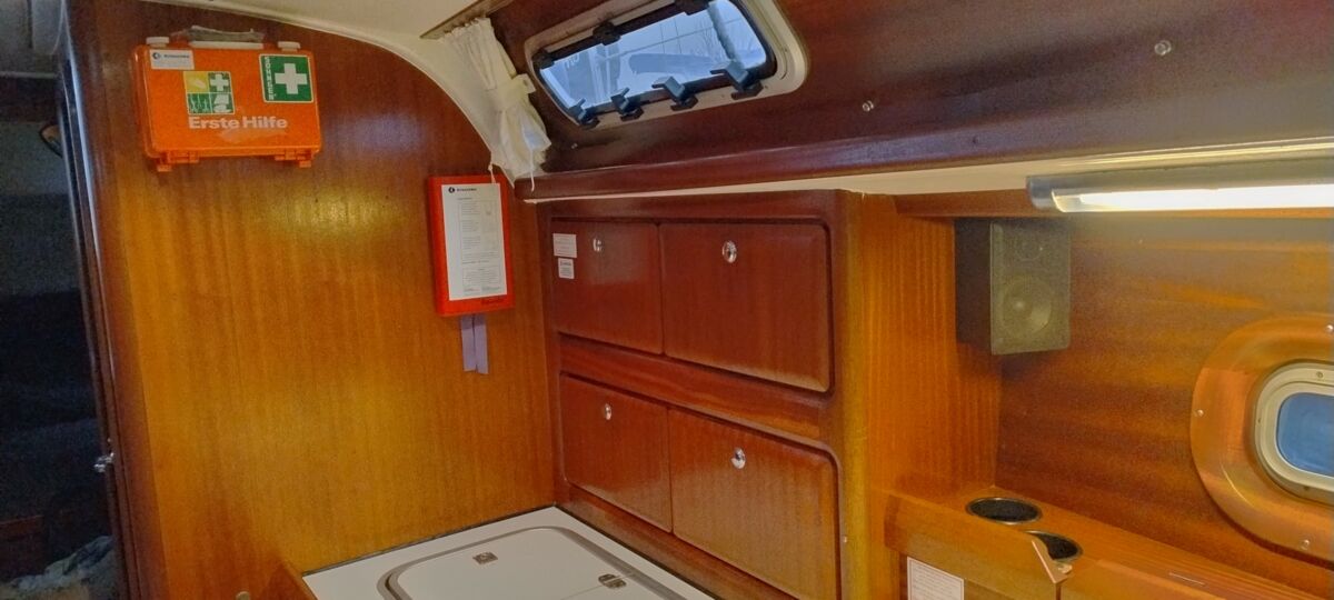 Sailing Yacht Bavaria 42 Sailing World Yachtbrokers 24