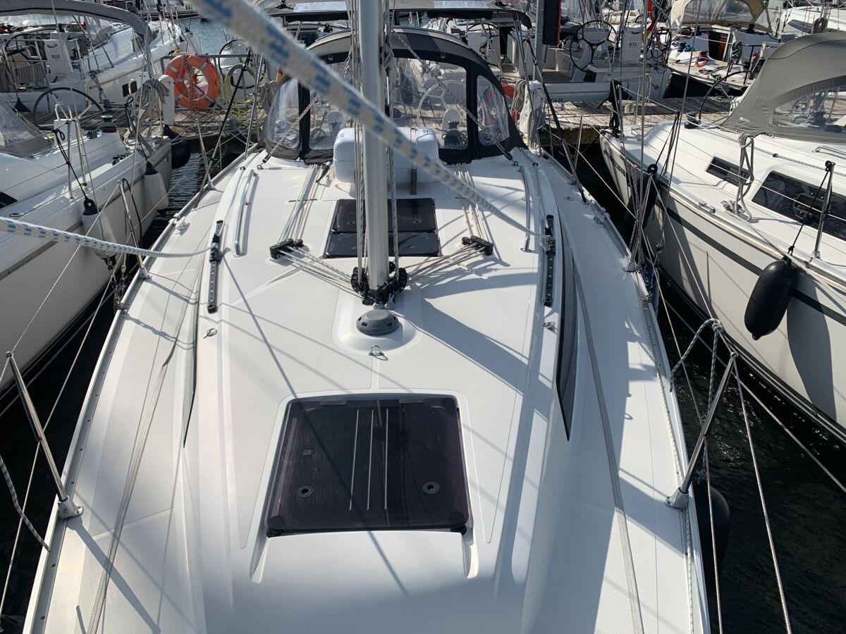 Sailing Yacht Bavaria Cruiser 34 Sailing World Yachtbrokers Heiligenhafen 12