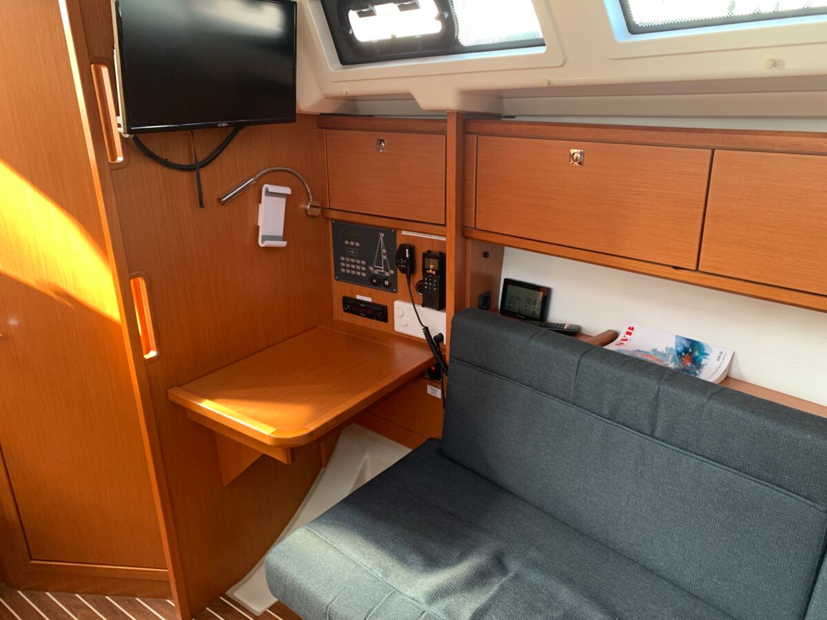 Sailing Yacht Bavaria Cruiser 34 Sailing World Yachtbrokers Heiligenhafen 36
