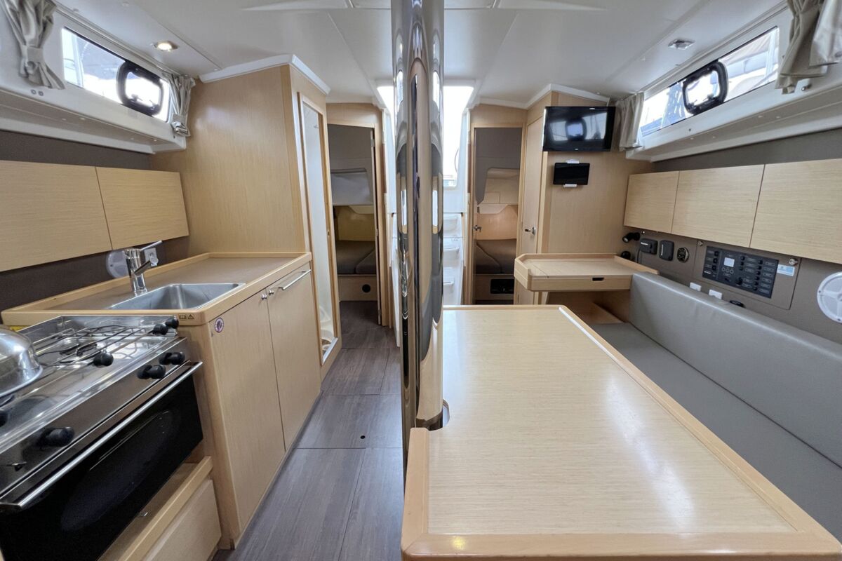 Sailing Yacht Beneteau Oceanis 38 - 8