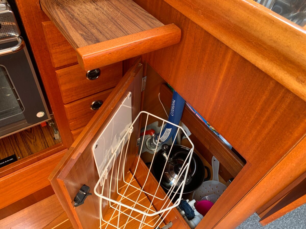Sailing Yacht Hallberg-Rassy 34 Sailing World Yachtmakler Heiligenhafen 27
