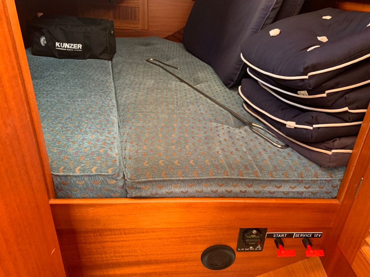 Sailing Yacht Hallberg-Rassy 34 Sailing World Yachtmakler Heiligenhafen 28
