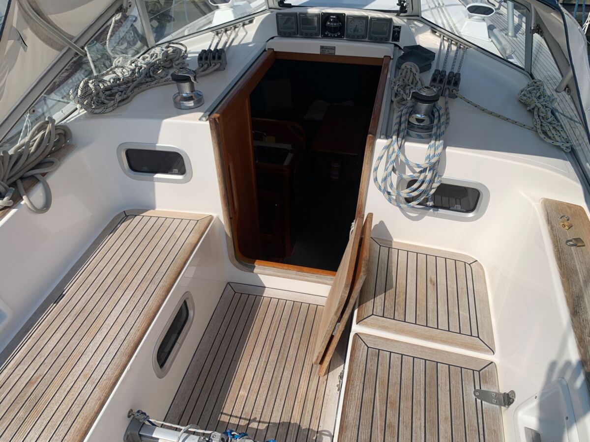 Sailing Yacht Hallberg-Rassy 34 Sailing World Yachtmakler Heiligenhafen 51