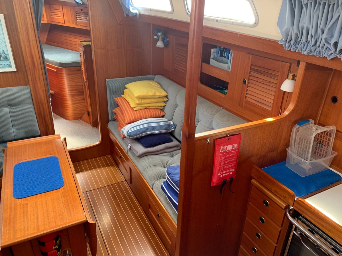 Sailing Yacht Hallberg-Rassy 42 F Sailing World Yachtbrokers Heiligenhafen 27