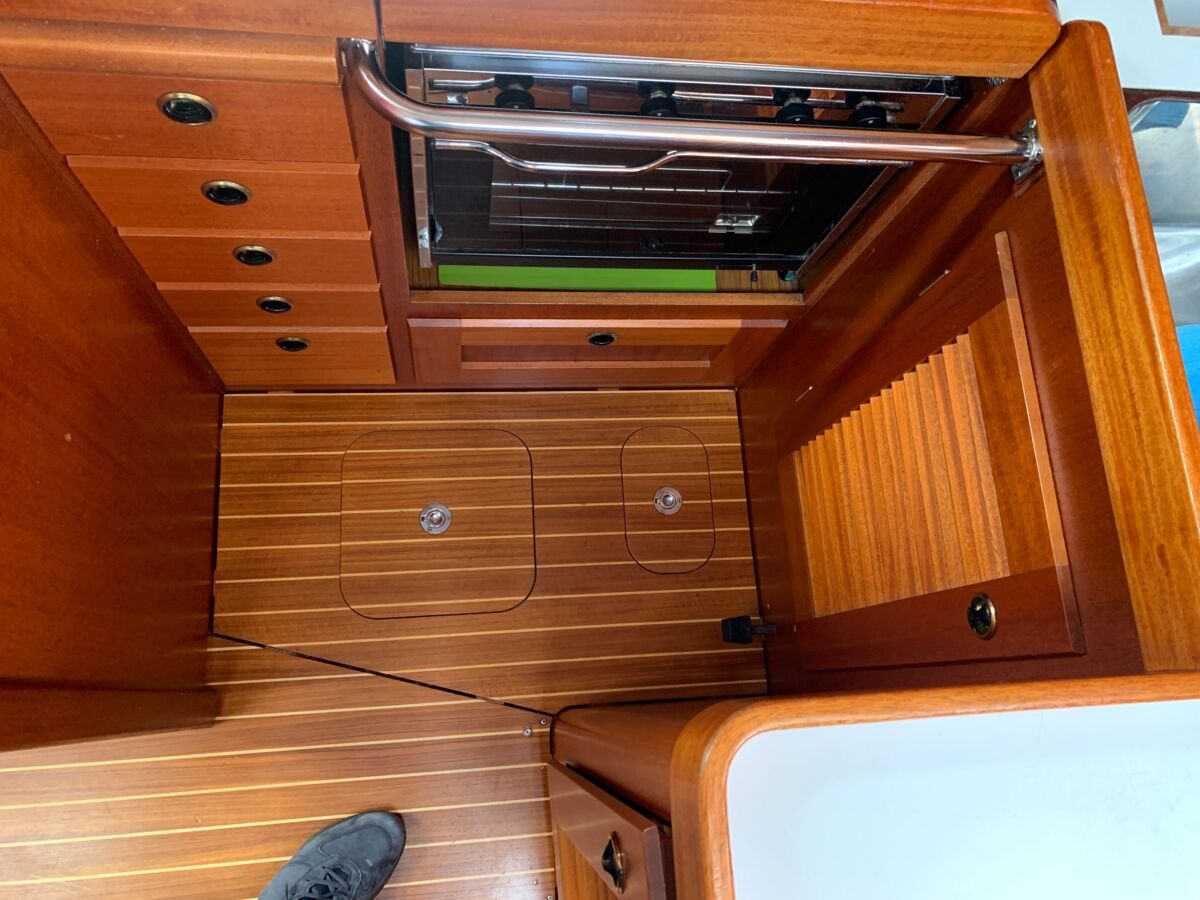 Sailing Yacht Hallberg-Rassy 42 F Sailing World Yachtbrokers Heiligenhafen 36