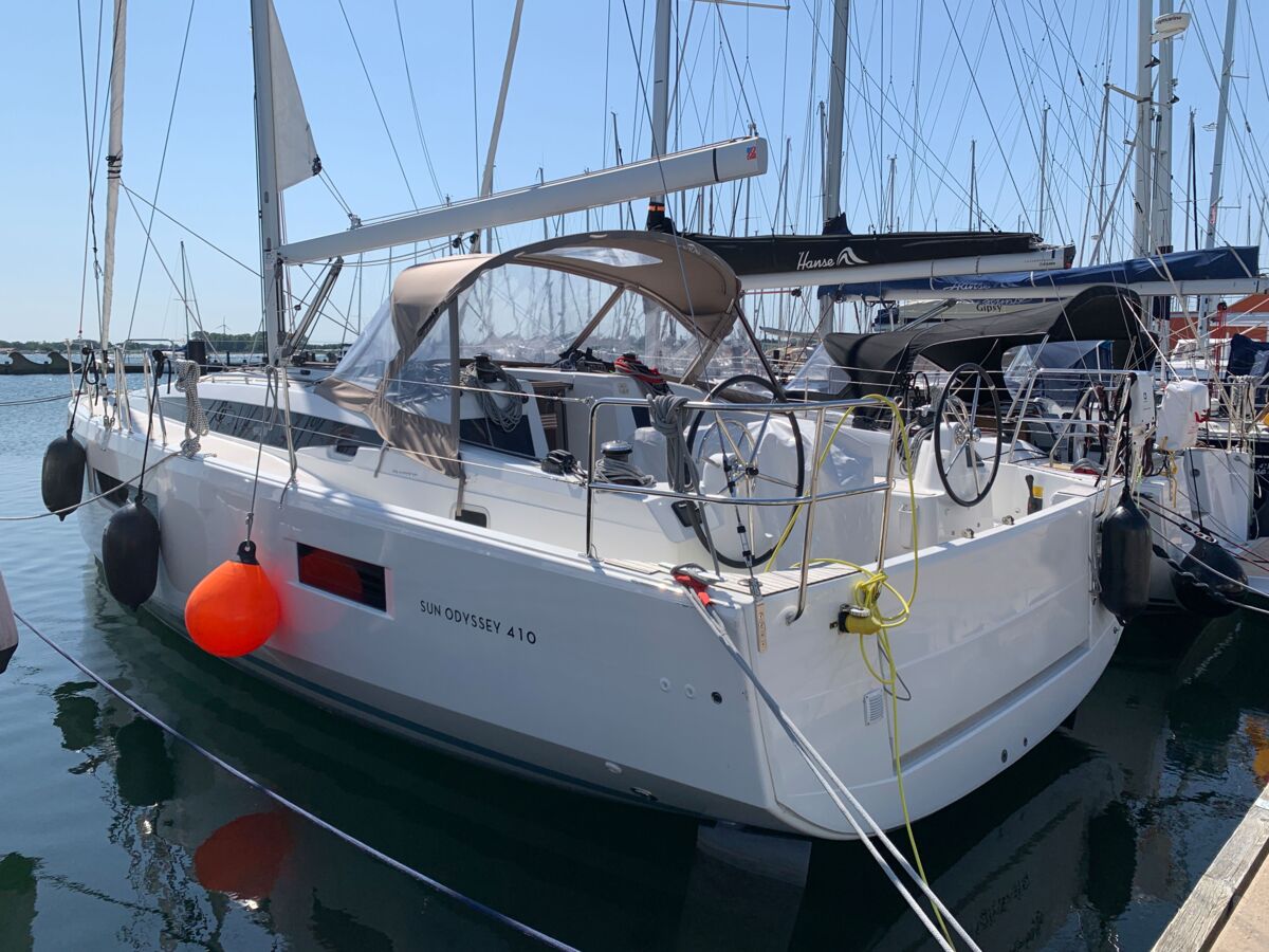 Sailing Yacht Jeanneau Sun Odyssey 410 Sailing World Yachtbrokers 1