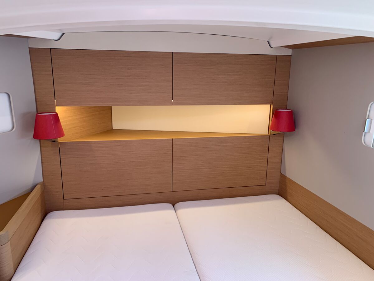 Sailing Yacht Jeanneau Sun Odyssey 410 Sailing World Yachtbrokers 18