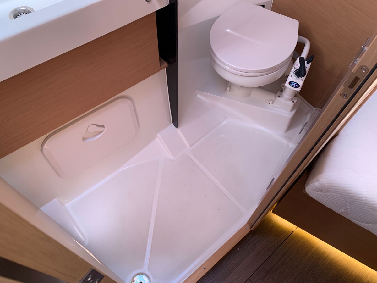 Sailing Yacht Jeanneau Sun Odyssey 410 Sailing World Yachtbrokers 24