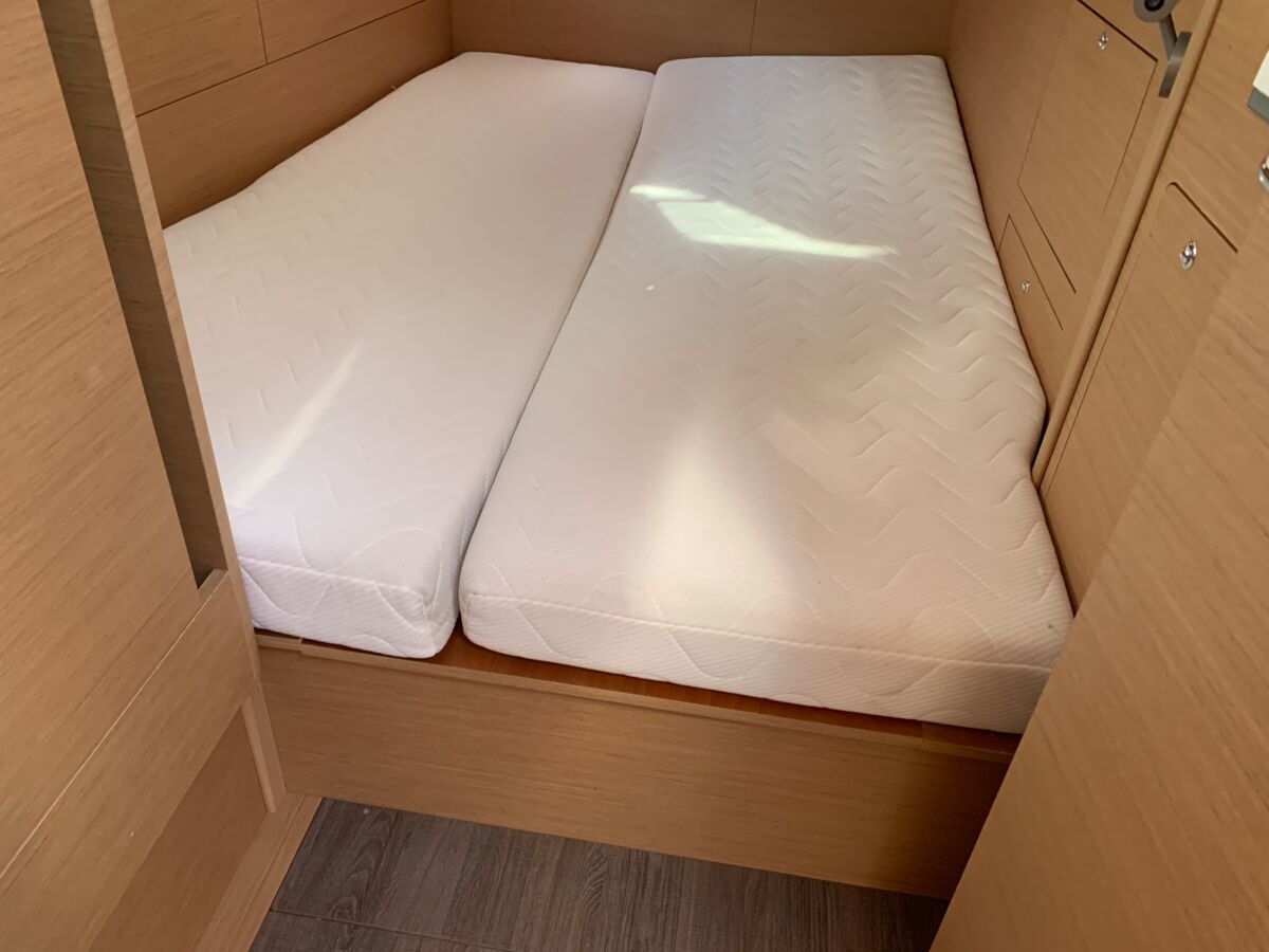Sailing Yacht Jeanneau Sun Odyssey 410 Sailing World Yachtbrokers 39